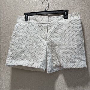 Ann Taylor LOFT White Cotton Shorts with a Geometric Eyelet Lace Overlay~ Size 6